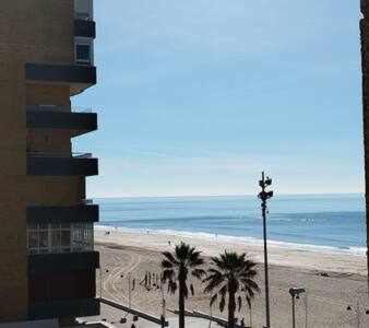 Apartamento Encantador Apartamento Frente A La Playa Victoria Cádiz Exterior foto